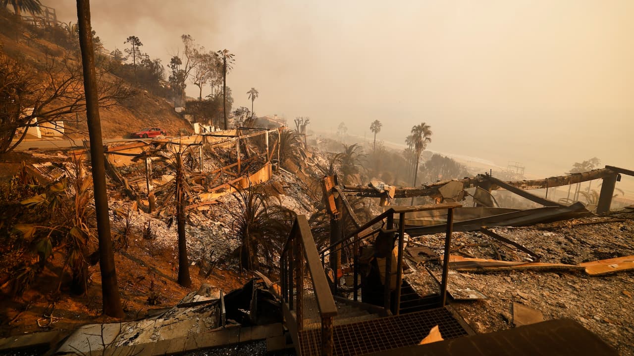 Celebridades han perdido sus hogares en los incendios forestales de Los Ángeles.