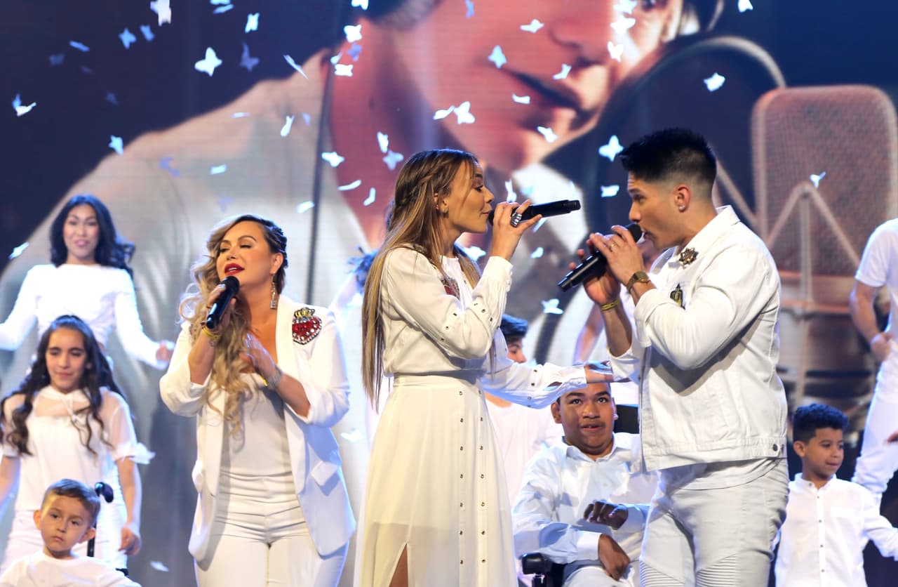 Joss Favela fue el autor de esta canción, la cual compuso inspirándose en los niños y sus ganas por salir adelante.