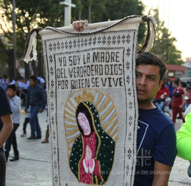 Esta celebración se atribuye a la creencia religiosa de la aparición de la virgen de Guadalupe ante Juan Diego, en el cerro del Tepeyac, en el año de 1531.
<br>