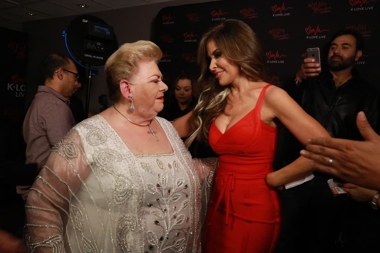 Por lo que al verlas juntas, los reporteros le dejaron saber a 
<b>Gloria</b> que a 
<b>Paquita</b> le encantaría hacer un dueto con ella.