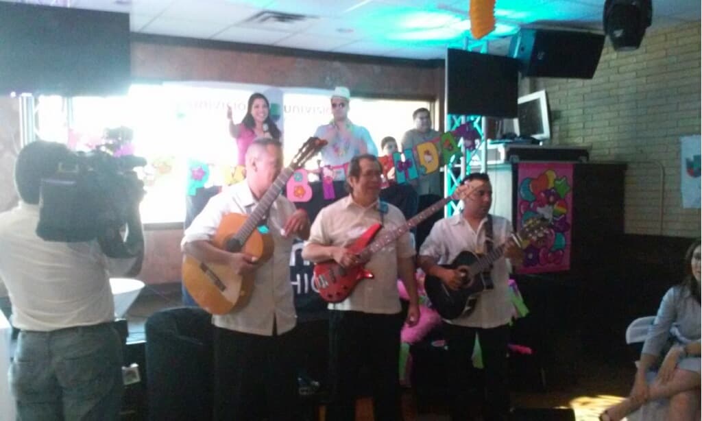 La música corrió a cargo del trío Guadalajara.