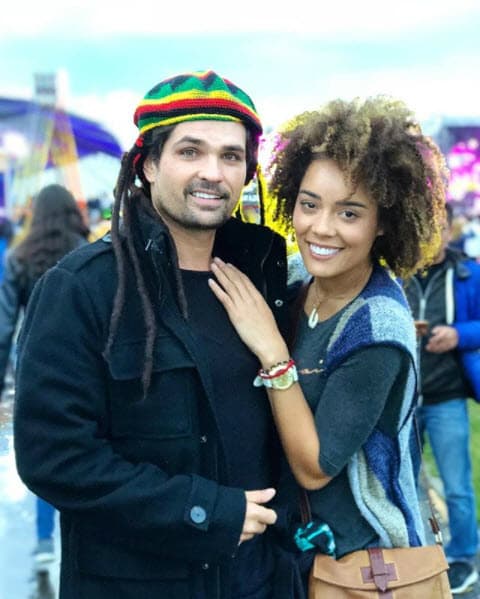 Desde el inicio, el actor ha tenido muy claro que dentro del programa simplemente son rivales, por lo que no se dejará manipular por sus sentimientos: "Pues evidentemente yo quiero que a ella le vaya bien, pero no a costa de mi equipo", dijo en el show.
<br>