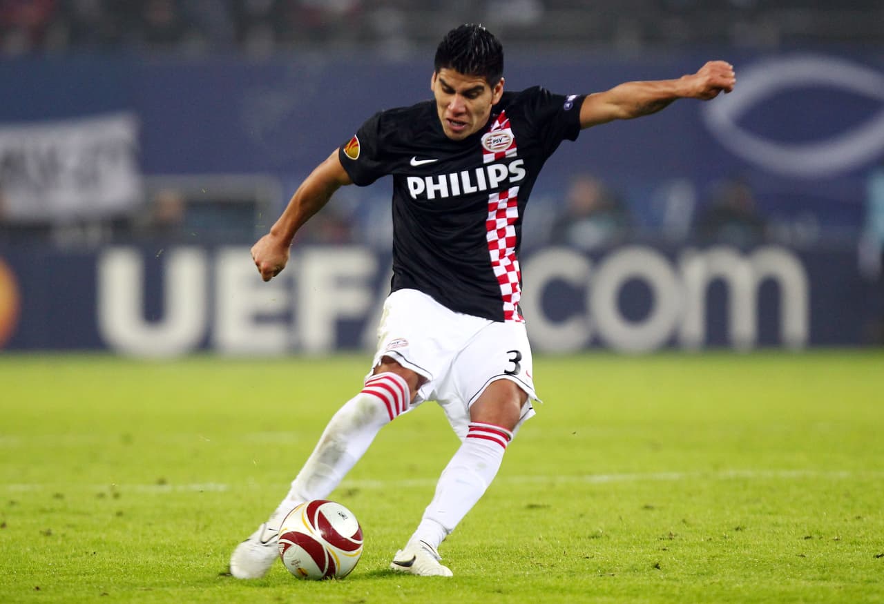 Carlos Salcido: dos veces campeón de la Eredivisie de Holanda con el PSV Eindhoven (2006-2007 y 2007-2008).