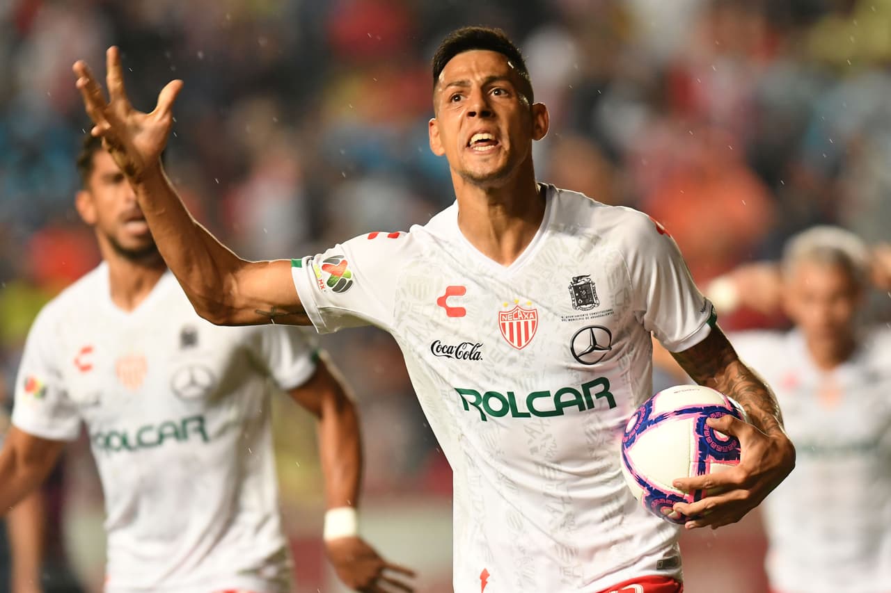 Mauro Quiroga. Está a nada de romper una racha, para el Necaxa, de 19 años sin contar con un campeón goleador.