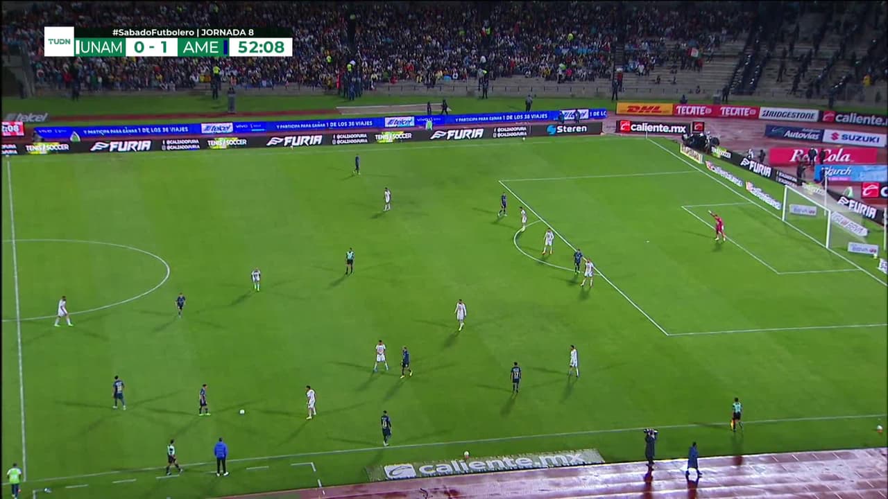 ¡TIRO ATAJADO! disparo por Luis Fuentes.