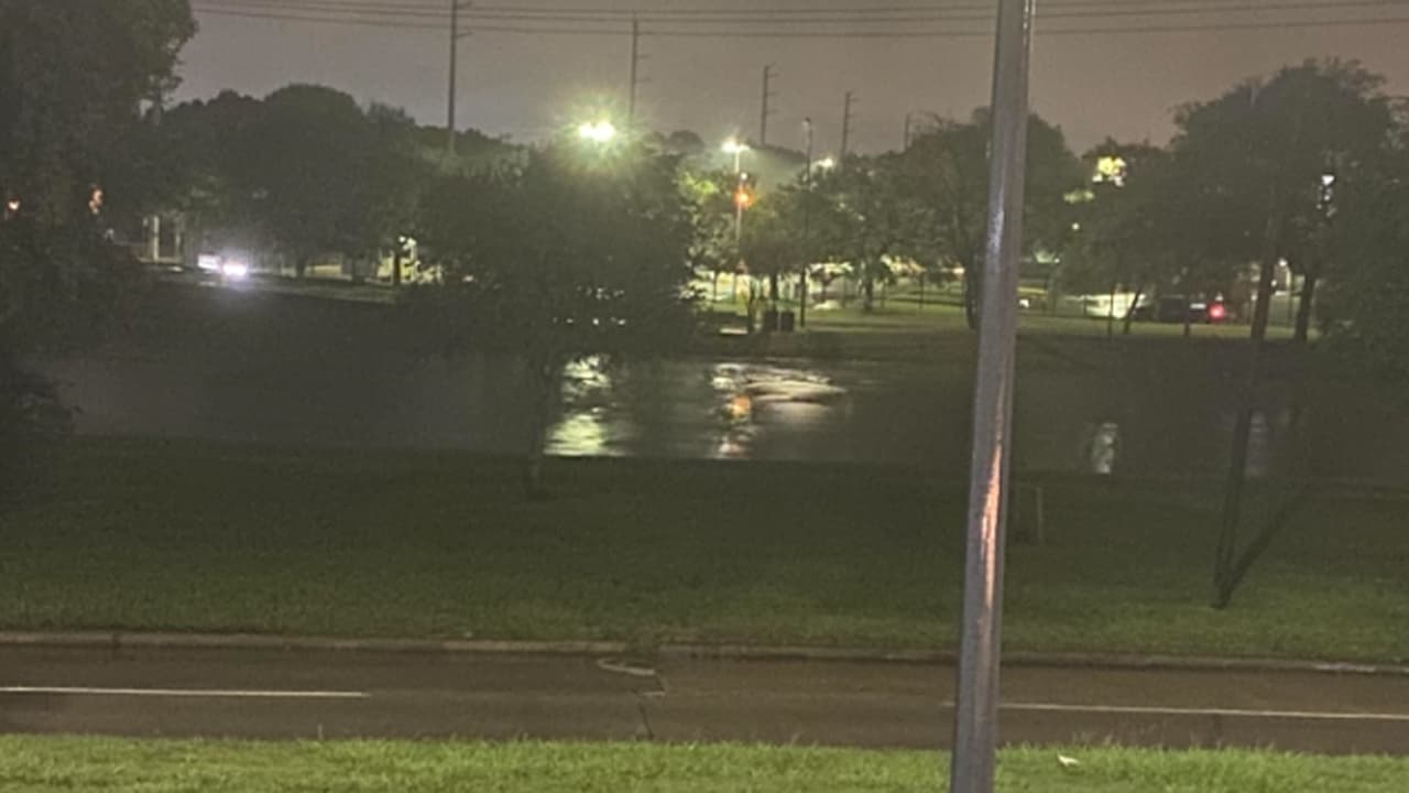 Flor envió esta fotogarfía: "Meyerland Bayou completamente lleno"
<br>