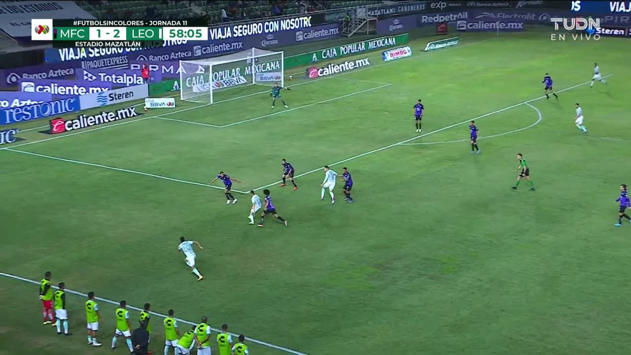 ¡TIRO ATAJADO! disparo por Ángel Mena.