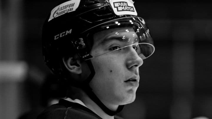 Timur Faizutdínov de 19 años muere por impacto con el puck en juego de Hockey