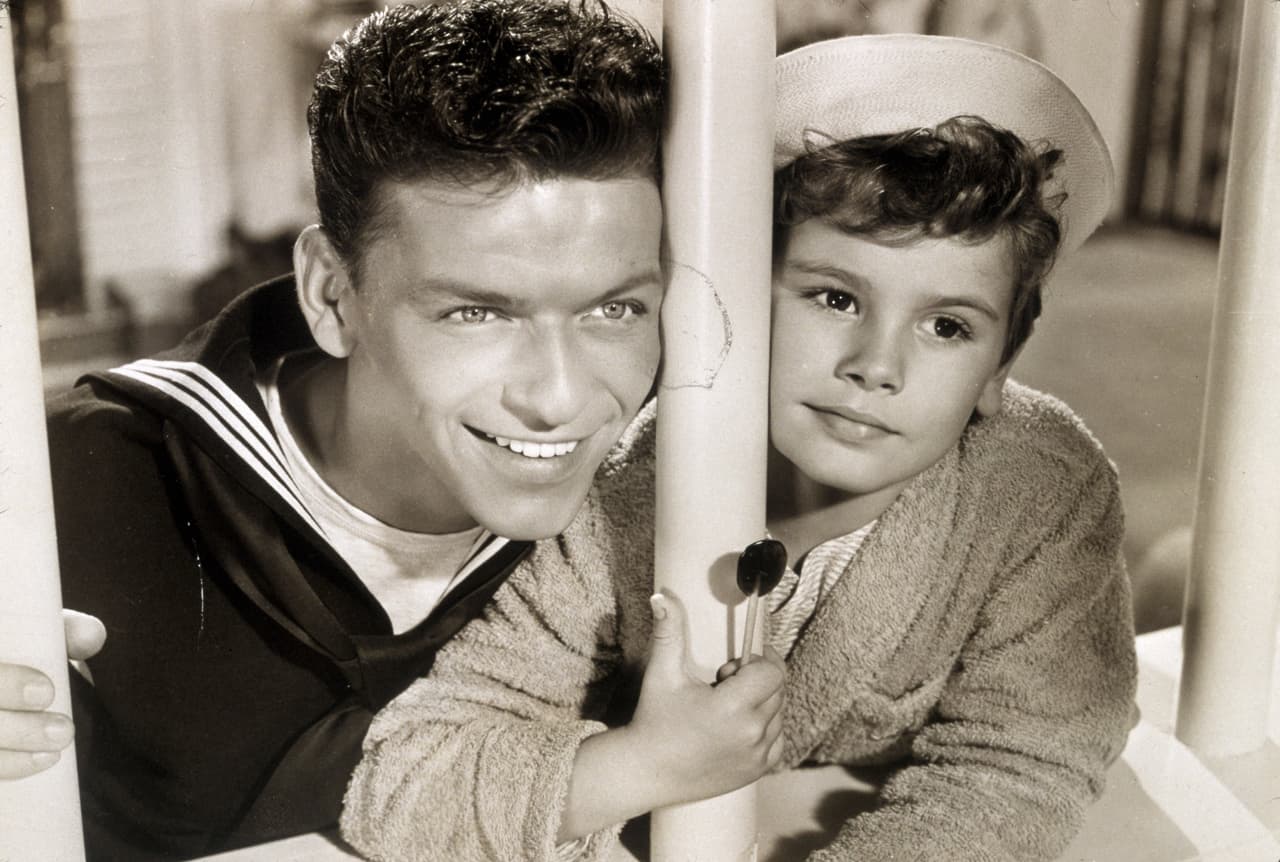 Empezó su carrera de niño y entre sus primeros papeles está 'Anchors Away' o 'Levando anclas', de 1945, donde compartió pantalla con Frank Sinatra.