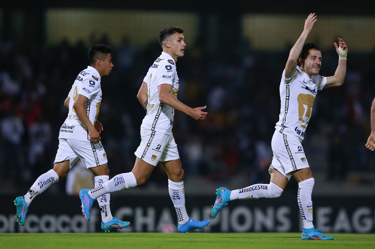 En apenas 3 minutos del segundo tiempo, Pumas sorprendió a New England con el 2-0 y doblete de Dinenno con una barrida anticipada a primer poste asistida por Rogerio.