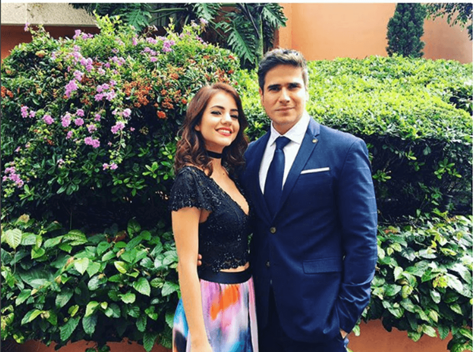 Además, está enamorado de 'Maia' (Ela Velden), con quien hace una pareja de ensueño.