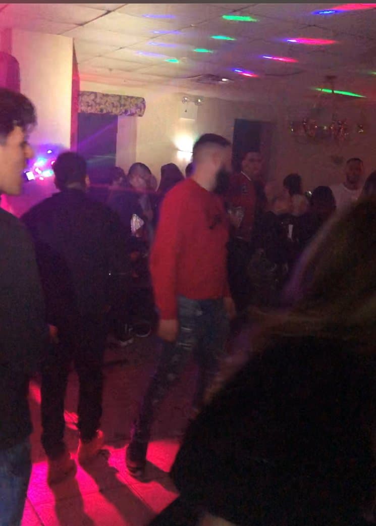 Había unas 250 personas dentro del antro ilegal, que además no contaba con licencia de licor.