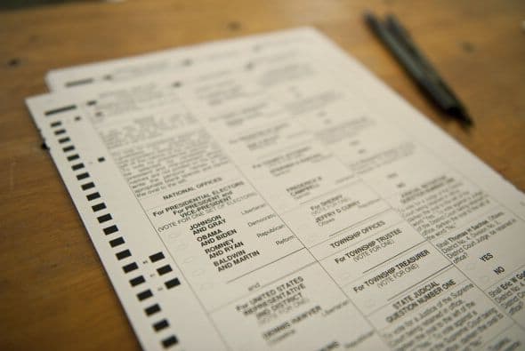 A partir del jueves 31 de julio, 2014, los votantes puede solicitar su boleta por correo para votar por anticipado sin ir al centro de votación. Lo único que necesita es tener su lapicero a la mano.