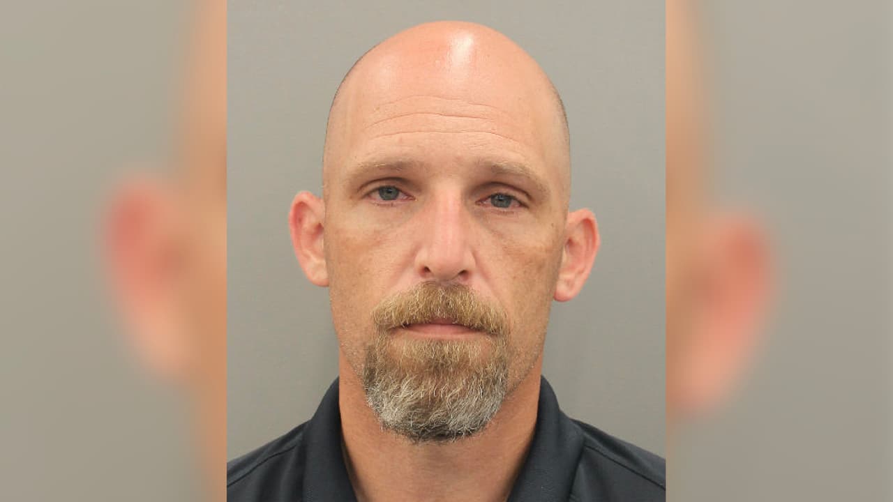 Acusan a hombre de balear a la exesposa tras cortar la electricidad y entrar por la ventana de la casa