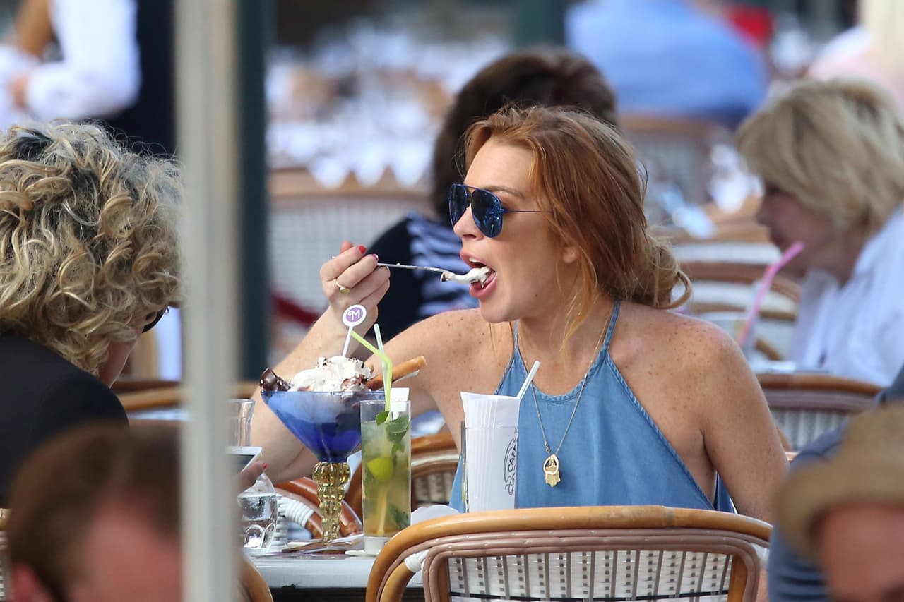 Luego de tanto caminar y caminar, comieron unos helados.