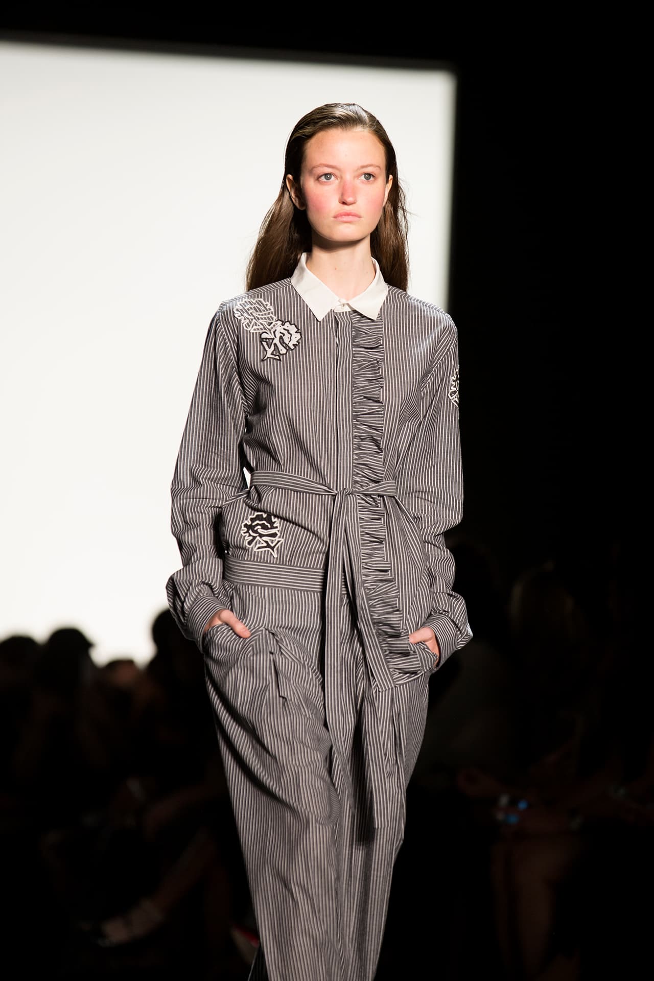 Vivienne Tam apostó para la colección primavera- verano 2016 por prendas que marcan el estilo de vida de las mujeres chic. La diseñadora no deja de lado sus raíces y deja una parte de China en su temporada. En su paso por el NYFW dejó encantados a los presentes con su moda fresca y vanguardista. Diseñador Vivienne Tam. NYFW, Spring/Summer 2016 - 14/09/2015.