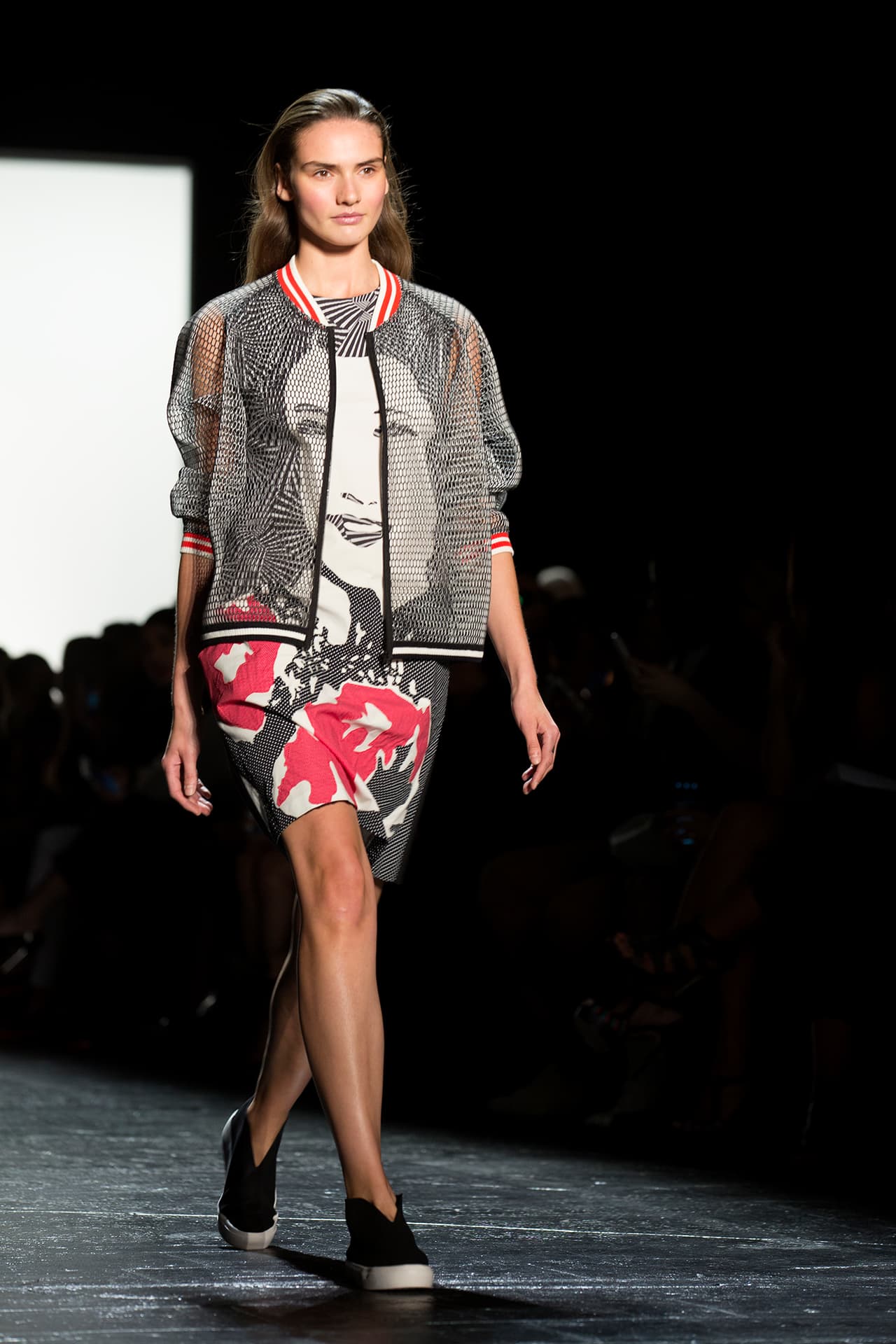 Vivienne Tam apostó para la colección primavera- verano 2016 por prendas que marcan el estilo de vida de las mujeres chic. La diseñadora no deja de lado sus raíces y deja una parte de China en su temporada. En su paso por el NYFW dejó encantados a los presentes con su moda fresca y vanguardista. Diseñador Vivienne Tam. NYFW, Spring/Summer 2016 - 14/09/2015.