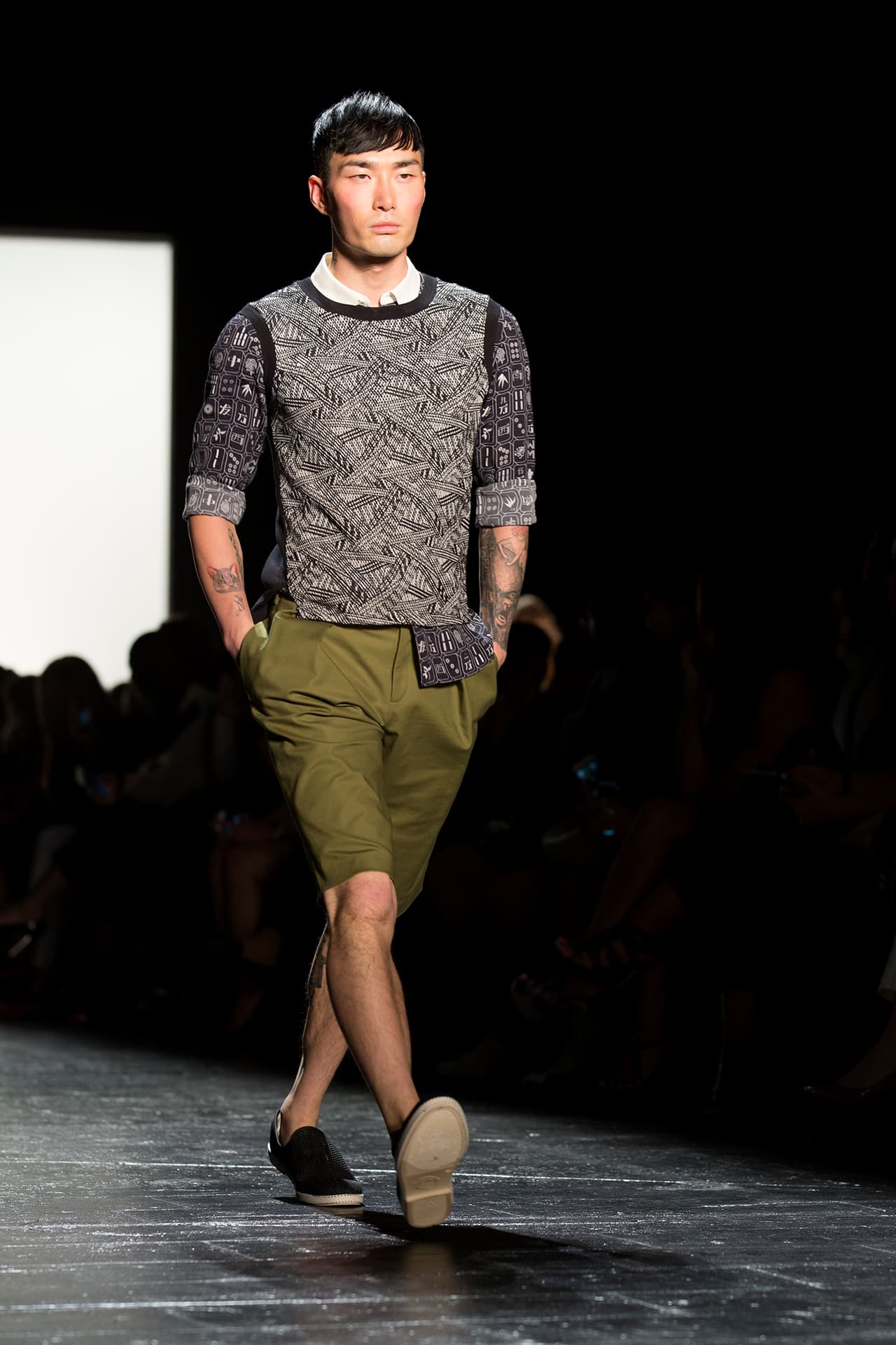 Vivienne Tam apostó para la colección primavera- verano 2016 por prendas que marcan el estilo de vida de las mujeres chic. La diseñadora no deja de lado sus raíces y deja una parte de China en su temporada. En su paso por el NYFW dejó encantados a los presentes con su moda fresca y vanguardista. Diseñador Vivienne Tam. NYFW, Spring/Summer 2016 - 14/09/2015.