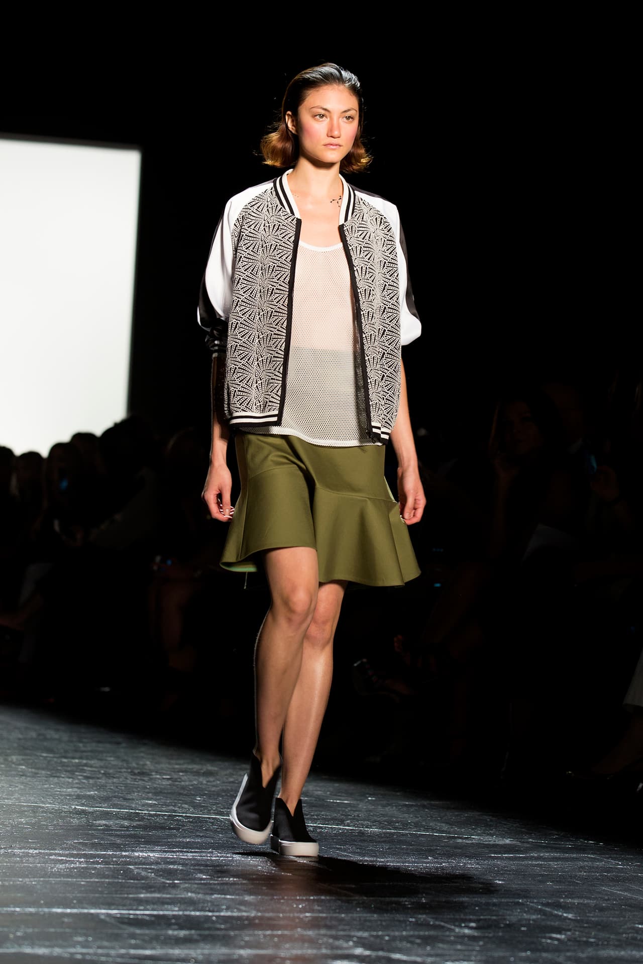 Vivienne Tam apostó para la colección primavera- verano 2016 por prendas que marcan el estilo de vida de las mujeres chic. La diseñadora no deja de lado sus raíces y deja una parte de China en su temporada. En su paso por el NYFW dejó encantados a los presentes con su moda fresca y vanguardista. Diseñador Vivienne Tam. NYFW, Spring/Summer 2016 - 14/09/2015.