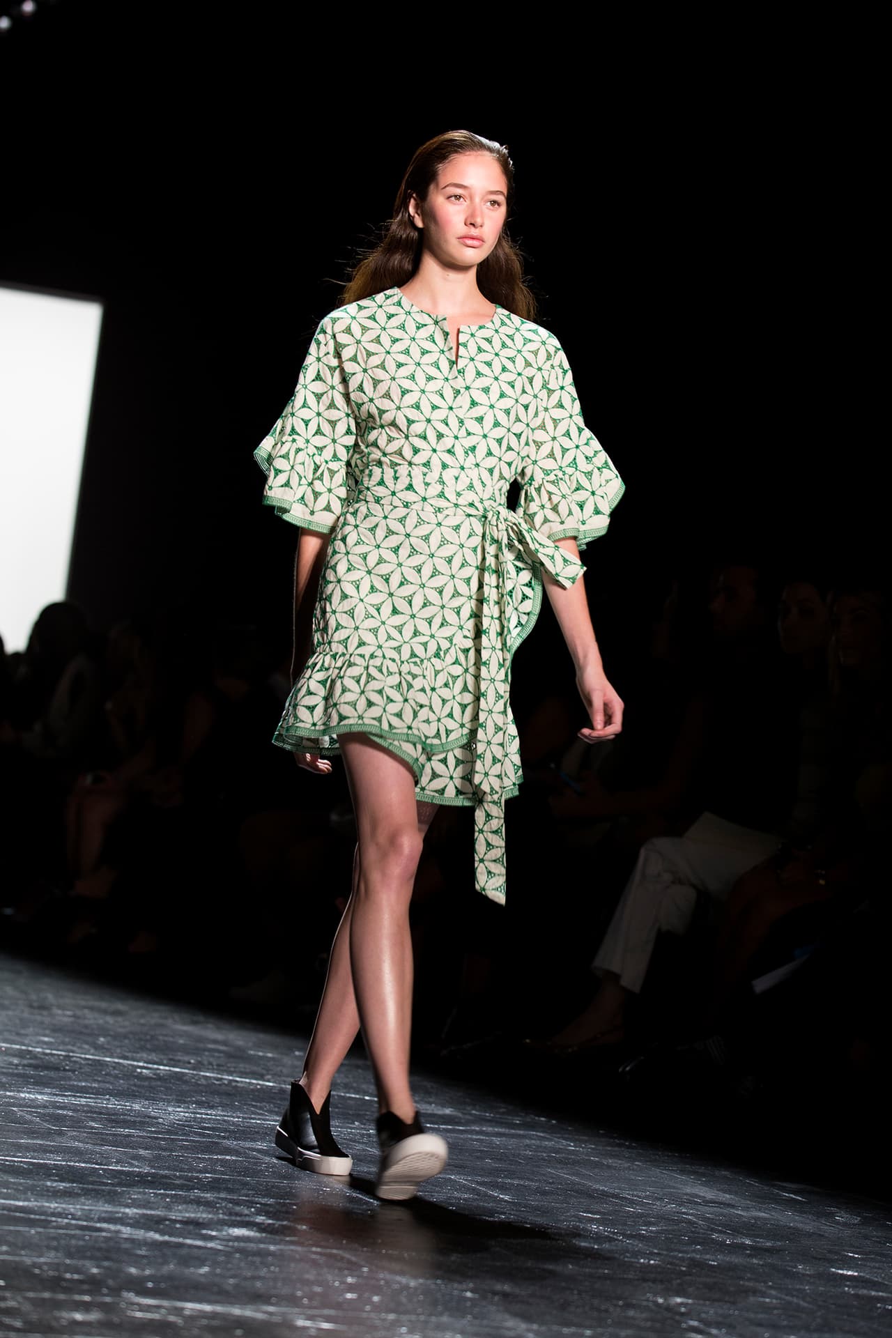 Vivienne Tam apostó para la colección primavera- verano 2016 por prendas que marcan el estilo de vida de las mujeres chic. La diseñadora no deja de lado sus raíces y deja una parte de China en su temporada. En su paso por el NYFW dejó encantados a los presentes con su moda fresca y vanguardista. Diseñador Vivienne Tam. NYFW, Spring/Summer 2016 - 14/09/2015.