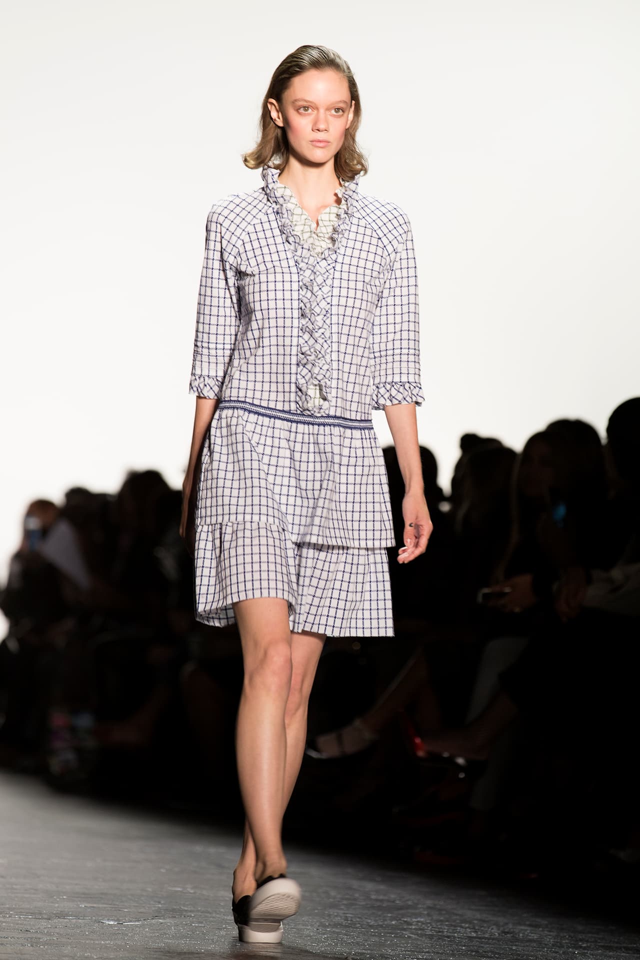 Vivienne Tam apostó para la colección primavera- verano 2016 por prendas que marcan el estilo de vida de las mujeres chic. La diseñadora no deja de lado sus raíces y deja una parte de China en su temporada. En su paso por el NYFW dejó encantados a los presentes con su moda fresca y vanguardista. Diseñador Vivienne Tam. NYFW, Spring/Summer 2016 - 14/09/2015.