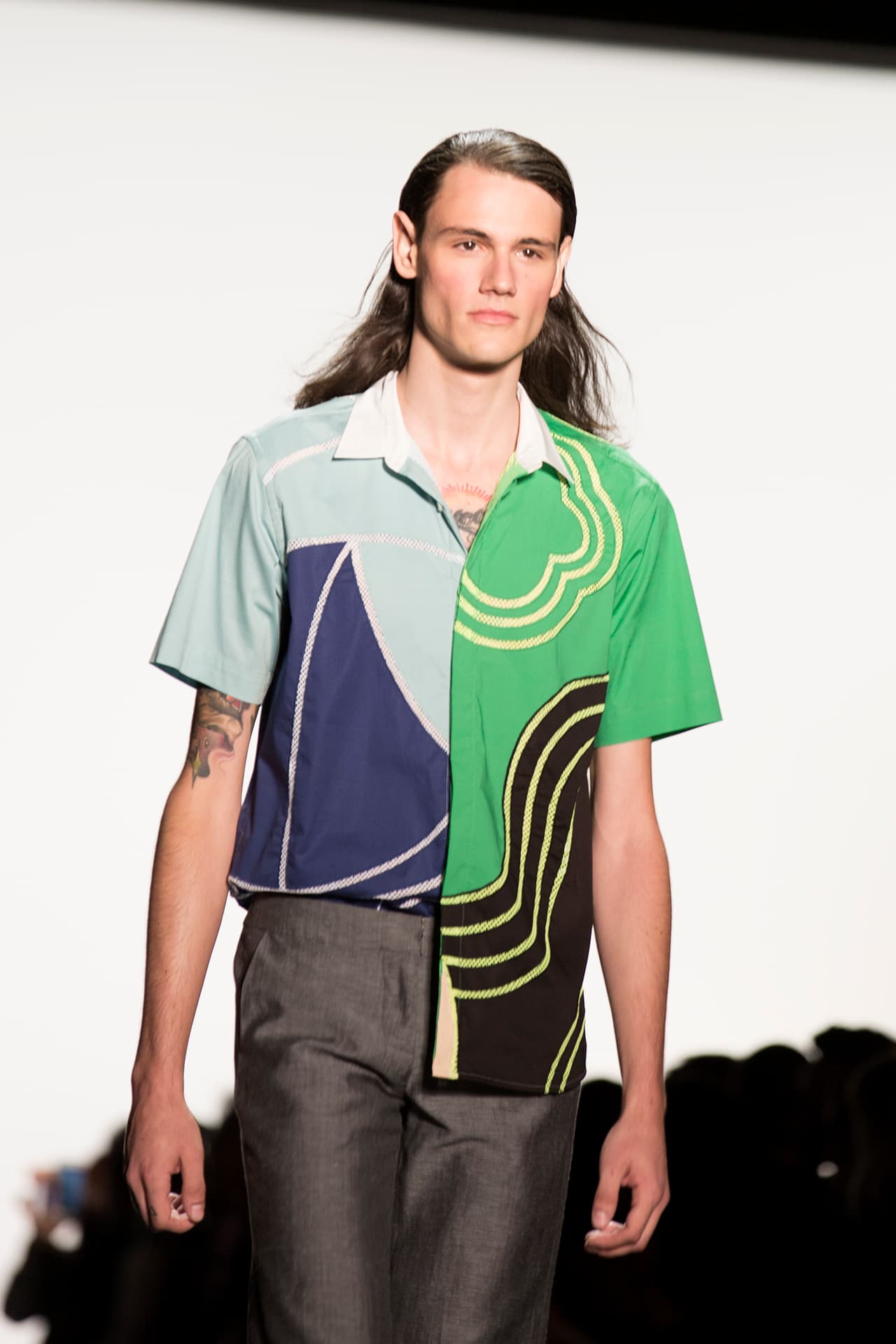 Vivienne Tam apostó para la colección primavera- verano 2016 por prendas que marcan el estilo de vida de las mujeres chic. La diseñadora no deja de lado sus raíces y deja una parte de China en su temporada. En su paso por el NYFW dejó encantados a los presentes con su moda fresca y vanguardista. Diseñador Vivienne Tam. NYFW, Spring/Summer 2016 - 14/09/2015.