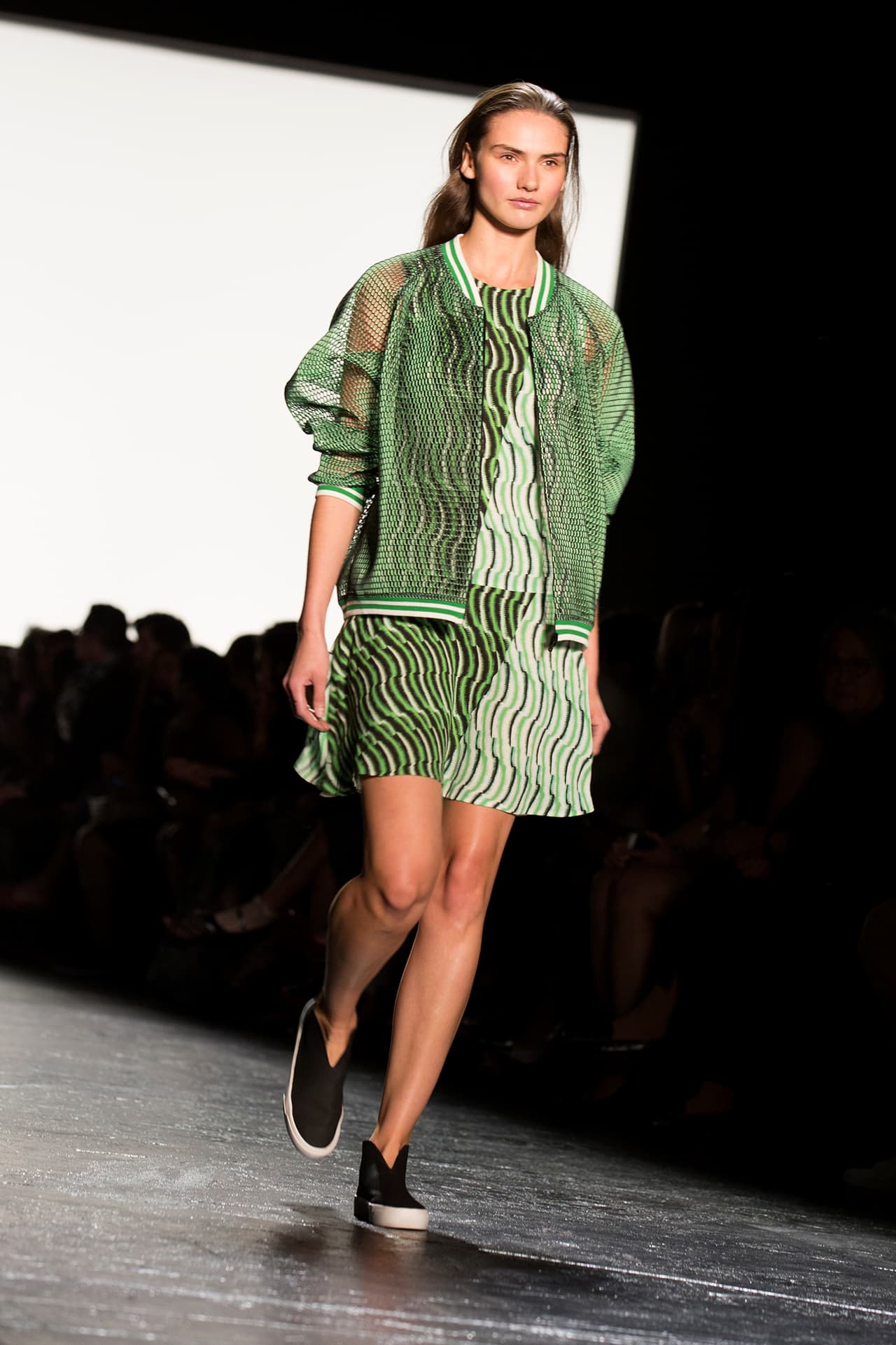 Vivienne Tam apostó para la colección primavera- verano 2016 por prendas que marcan el estilo de vida de las mujeres chic. La diseñadora no deja de lado sus raíces y deja una parte de China en su temporada. En su paso por el NYFW dejó encantados a los presentes con su moda fresca y vanguardista. Diseñador Vivienne Tam. NYFW, Spring/Summer 2016 - 14/09/2015.