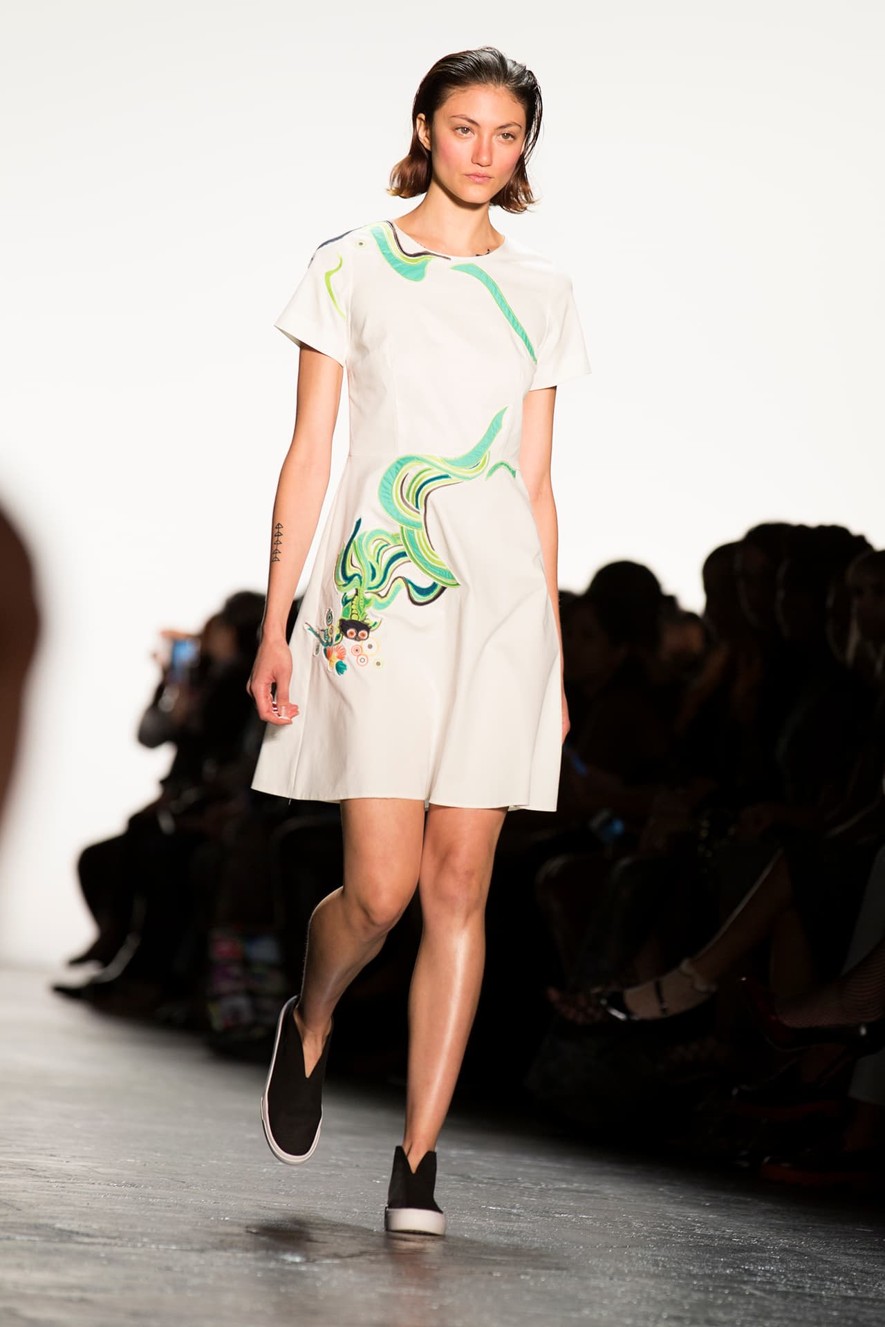 Vivienne Tam apostó para la colección primavera- verano 2016 por prendas que marcan el estilo de vida de las mujeres chic. La diseñadora no deja de lado sus raíces y deja una parte de China en su temporada. En su paso por el NYFW dejó encantados a los presentes con su moda fresca y vanguardista. Diseñador Vivienne Tam. NYFW, Spring/Summer 2016 - 14/09/2015.