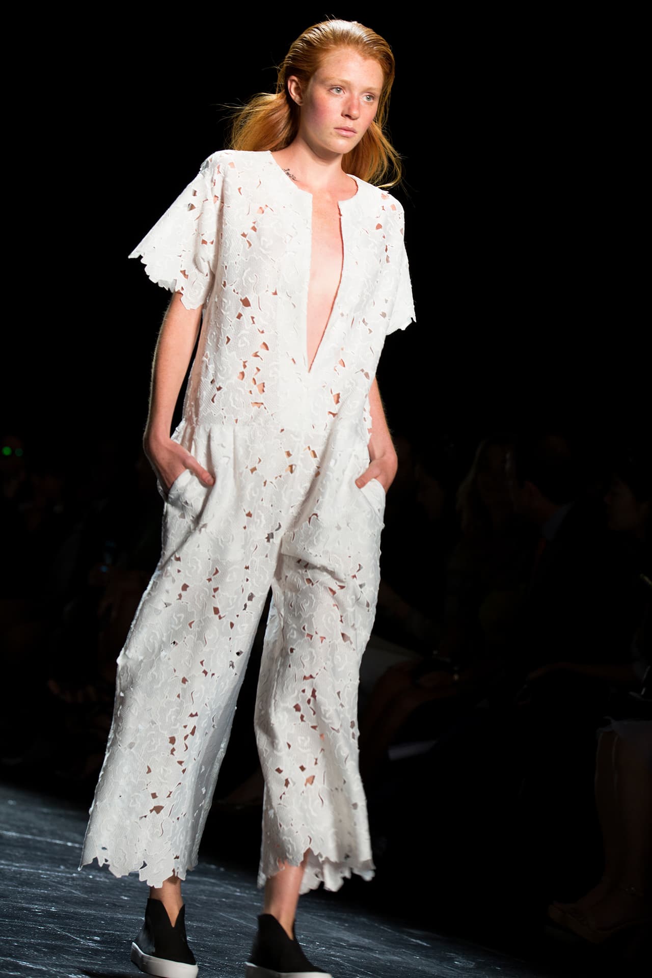 Vivienne Tam apostó para la colección primavera- verano 2016 por prendas que marcan el estilo de vida de las mujeres chic. La diseñadora no deja de lado sus raíces y deja una parte de China en su temporada. En su paso por el NYFW dejó encantados a los presentes con su moda fresca y vanguardista. Diseñador Vivienne Tam. NYFW, Spring/Summer 2016 - 14/09/2015.