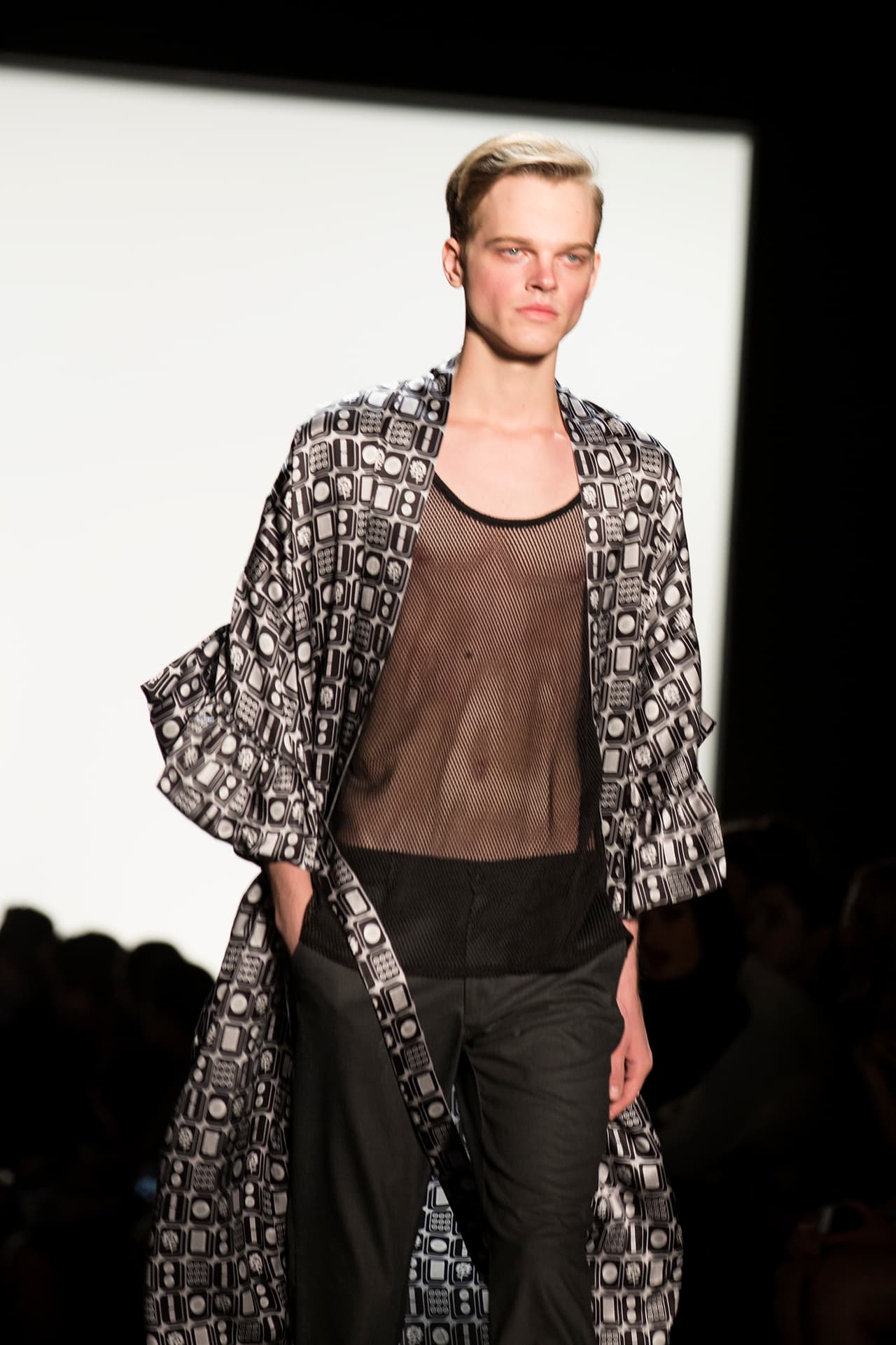 Vivienne Tam apostó para la colección primavera- verano 2016 por prendas que marcan el estilo de vida de las mujeres chic. La diseñadora no deja de lado sus raíces y deja una parte de China en su temporada. En su paso por el NYFW dejó encantados a los presentes con su moda fresca y vanguardista. Diseñador Vivienne Tam. NYFW, Spring/Summer 2016 - 14/09/2015.