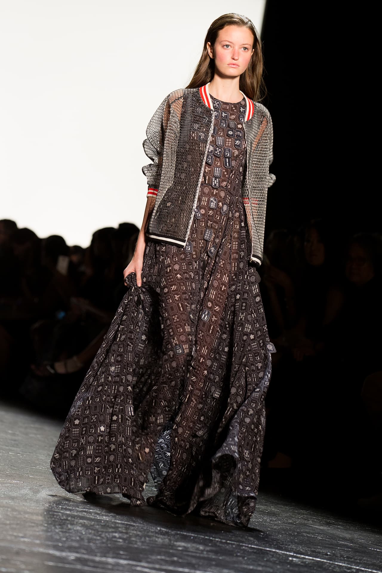 Vivienne Tam apostó para la colección primavera- verano 2016 por prendas que marcan el estilo de vida de las mujeres chic. La diseñadora no deja de lado sus raíces y deja una parte de China en su temporada. En su paso por el NYFW dejó encantados a los presentes con su moda fresca y vanguardista. Diseñador Vivienne Tam. NYFW, Spring/Summer 2016 - 14/09/2015.