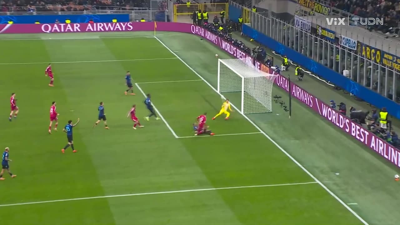 ¡Nos ponemos de pie ante la tremenda atajada monumental de Yann Sommer!