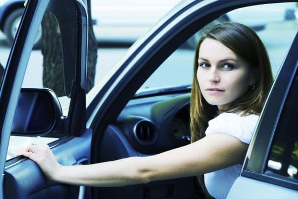 El parking Puede ser casi imposible encontrar un lugar para estacionarse en la ciudad, incluso para dejar el auto afuera de tu casa, ya que no suele haber espacios libres. Ir a trabajar caminando es una gran opción, pero no cuando nieva o hace mucho frío.