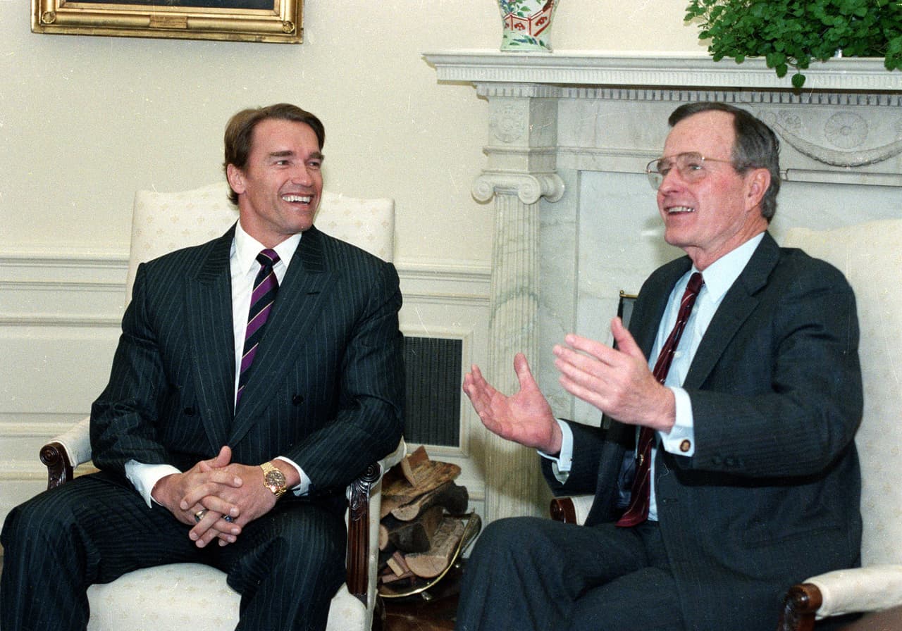 El presidente George HW Bush se llamó a Schwarzenegger en 1990 para que sea el jefe del Consejo del Presidente sobre Fitness Físico y Deportes.