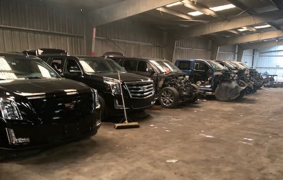 La mayoría de los vehículos recuperados eran camionetas Chevrolet, GMC y SUV de tamaño completo que habían sido denunciados como robados en Dallas, Lancaster, Coppell, Mesquite, Desoto, Duncanville y Waxahachie. 
<br>
