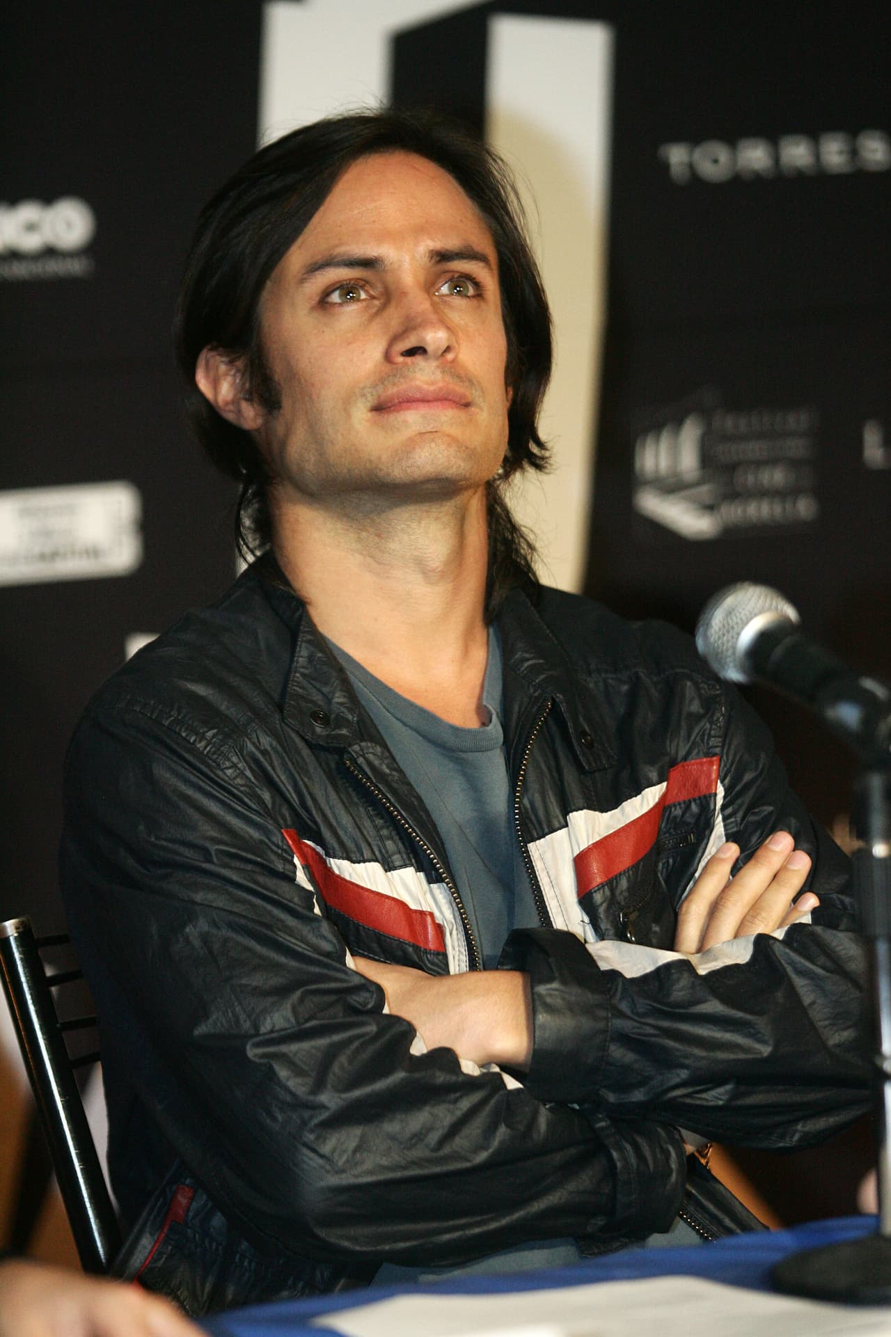 El actor y su amigo Diego Luna ahora nos cautivan con "Niño Santo"