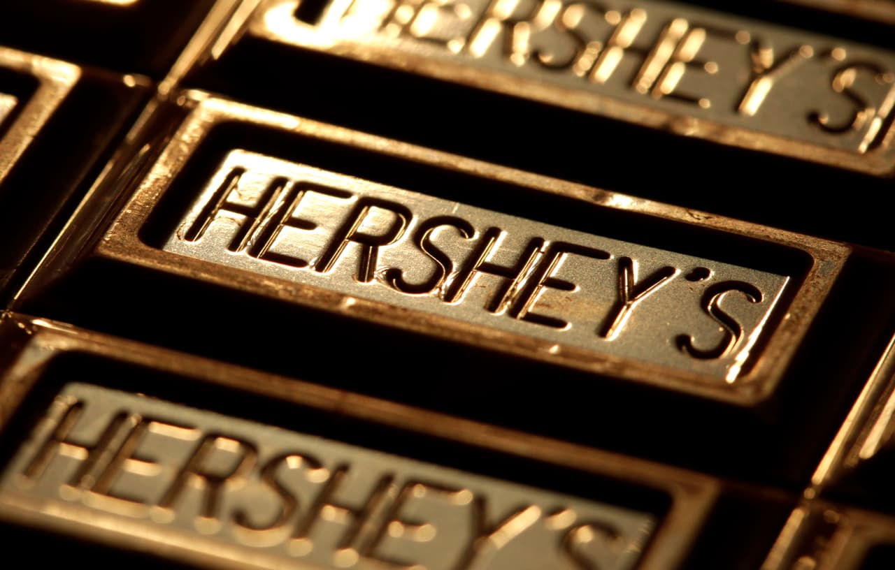 Hersehey's, el fabricante de chocolate, planea reducir la cantidad que gasta en publicidad de Facebook en un tercio durante el resto del año, como parte del boicot. 
<a href="https://www.pathmatics.com/" target="_blank">Pathmatics </a>estima que desde julio de 2019 hasta diciembre de 2019, Hershey gastó 14 millones de dólares en anuncios en la red social.
