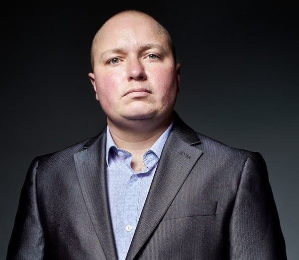 La senadora por Nueva York y precandidata demócrata a la presidencia de 2020 Kirsten Gillibrand invitó a Blake Dremann, un oficial de la Armada transgénero que ha participado en 11 despliegues militares. Trump los vetó por decreto y un fallo de la Corte Suprema confirmó la decisión del presidente a principios de año.