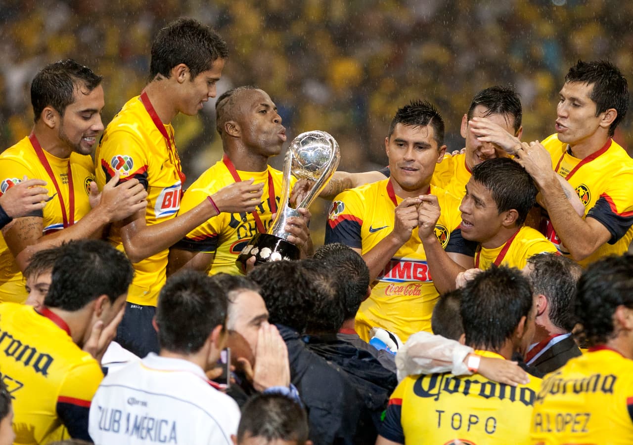 Imposible olvidar la imagen de Christian ‘el Chucho’ Benítez besando la copa, sin imaginar que poco tiempo después partiría para ser inmortalizado.