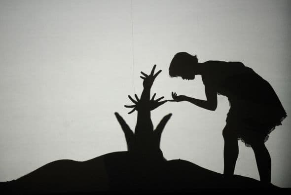 El espectáculo de la aclamada compañía Pilobolus, considerada pionera de la danza multimedia en el siglo XXI, se presentará del 22 al 26 de septiembre en Bogotá gracias a una alianza entre BibloAmigos y el Festival Iberoamericano de Teatro de Bogotá.