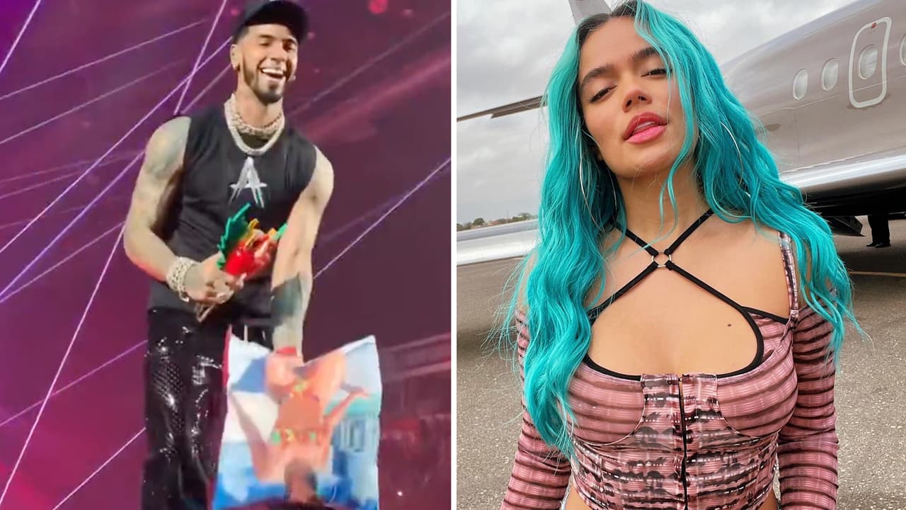 Anuel le dio un romántico beso a un cojín con el rostro de Karol G: se lo arrojaron en pleno concierto
