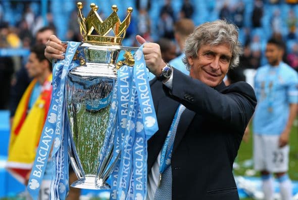 PELLEGRINI - Entrenador y ex-jugador de fútbol chileno. Actualmente dirige a Manchester City de Inglaterra. "El Ingeniero" obtuvo su título mientras era jugador y como profesional participó en varios proyectos de reconstrucción de la zona central de Chile después del terremoto de 1985.