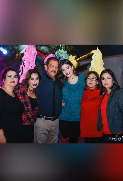 En abril de 2018 la exreina de belleza habló de lo difícil que era para ella estar separada de su padre por miles de millas. 
<br>