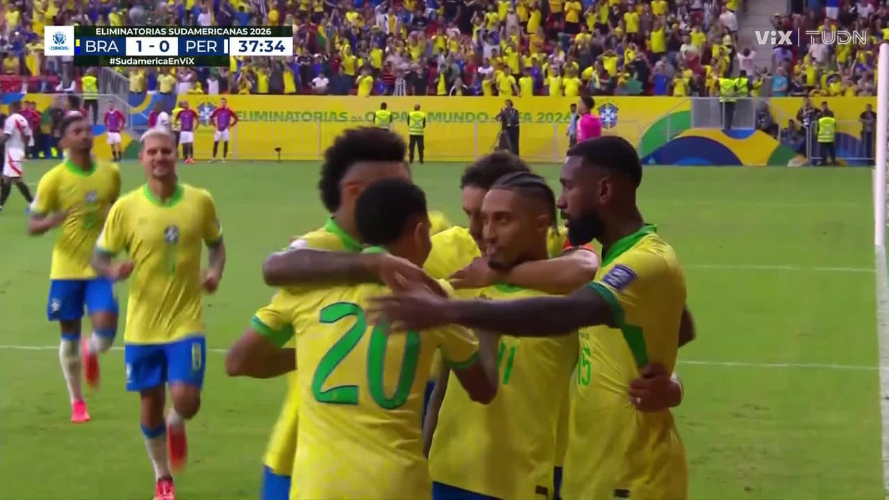 ¡Gol de Brasil! Raphinha convierte el penalti para irse al frente 1-0