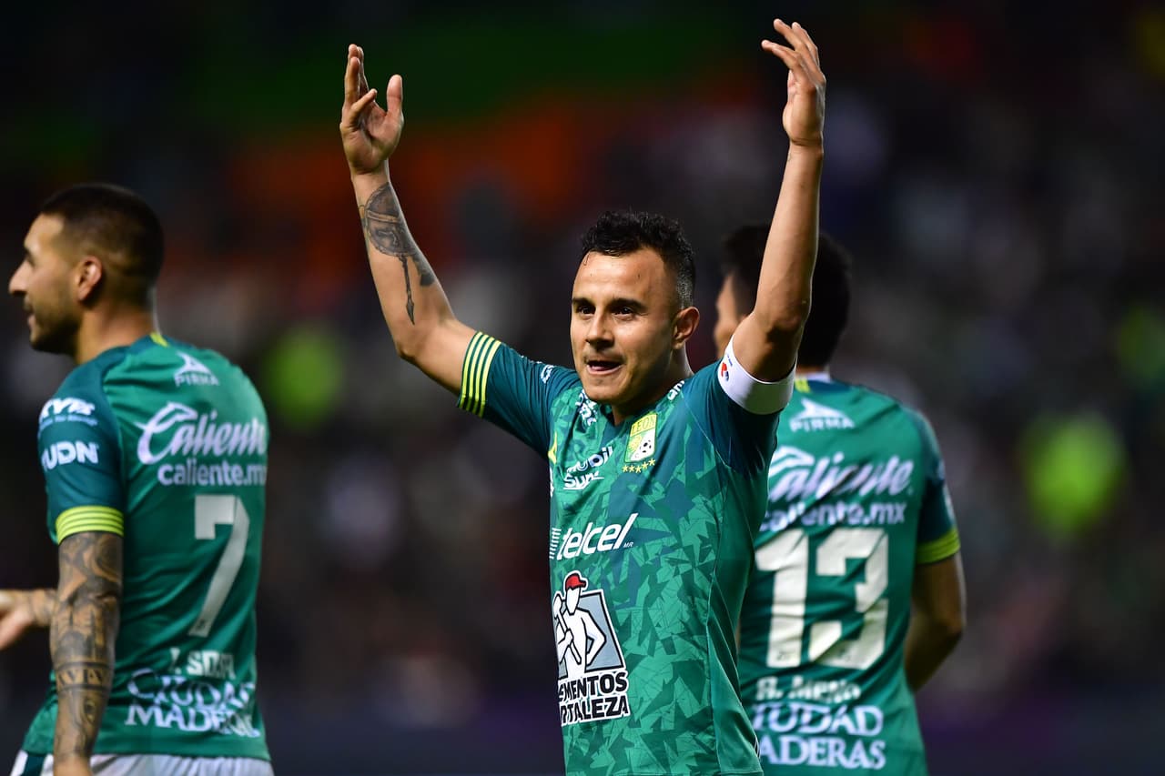 Luis Montes se lució con doblete en la goleada de 3-1 sobre el campeón Monterrey que alaga su racha a cinco jornadas sin triunfo.