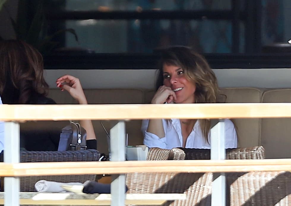 Al parecer el chisme hizo reír a la mexicana.