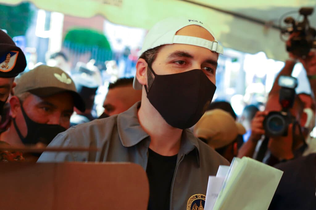 Bukele llama al diálogo en El Salvador pero advierte: "No negociaremos con los mismos de siempre"