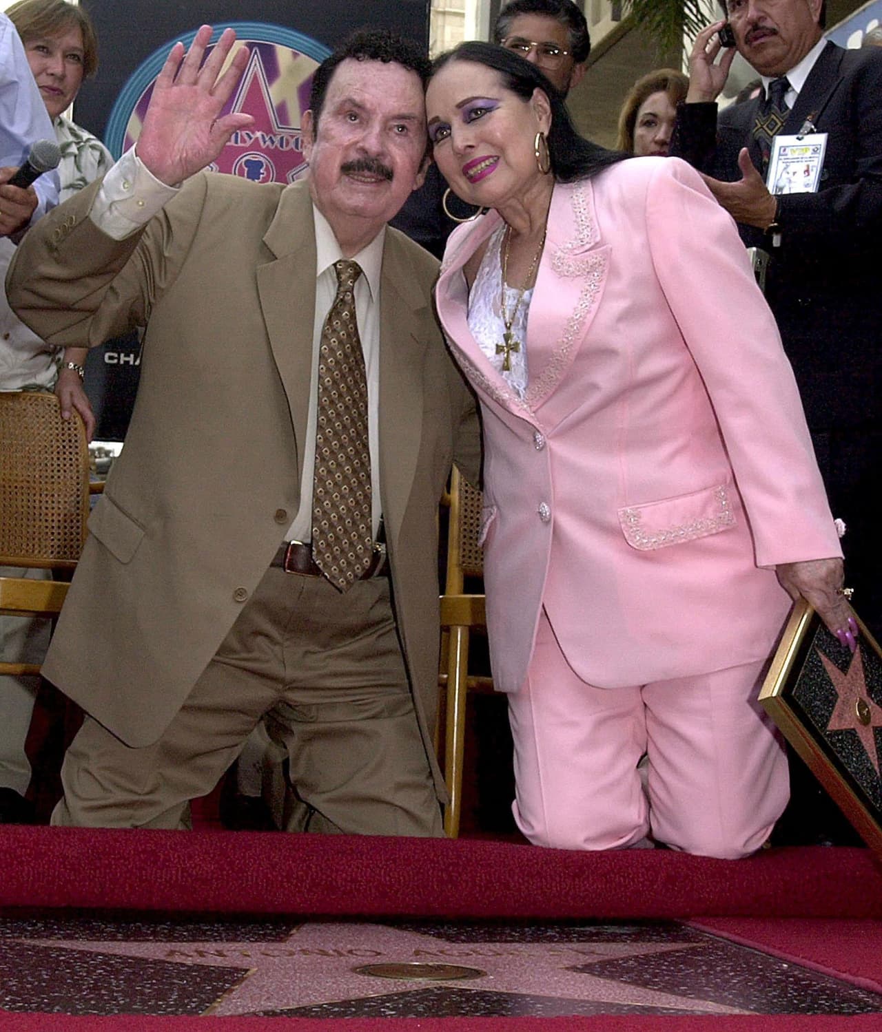 <b><a href="https://www.univision.com/shows/el-gordo-y-la-flaca" target="_blank">El Gordo y La Flaca</a></b> informó que la artista 
<b>será sepultada en su rancho, junto a los restos de su esposo Antonio Aguilar</b>, quien falleció en junio de 2007 por una neumonía.
<br>