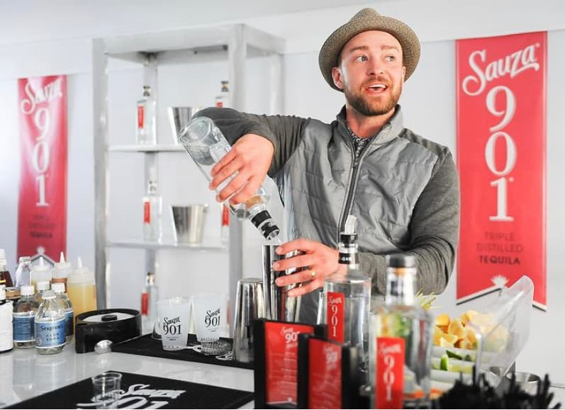 Lanzado en 2009, el cantante trabajó con la destilería Tequila Newton Brewery y Beam Inc. para perfeccionar su entrada en la famosa industria del tequila con ‘Sauza 901’.