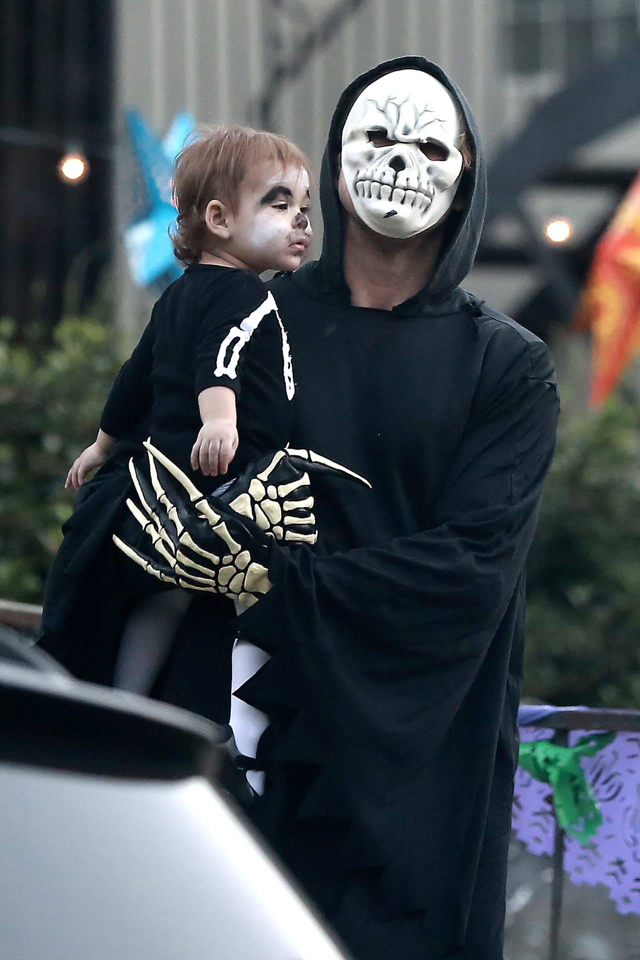 Ryan decidió ponerse mejor una máscara de calavera.